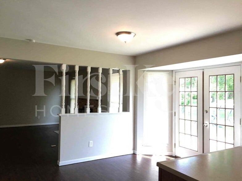 Building Photo - 5 Les Cherbourg Ct
