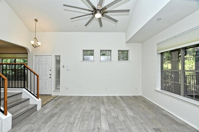 Building Photo - 1310 W Parmer Ln