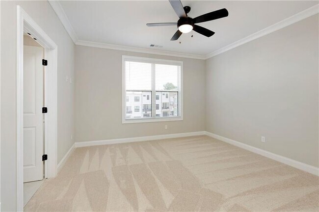 Building Photo - 439 Burton Dr