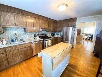 Building Photo - 5 Larose Pl