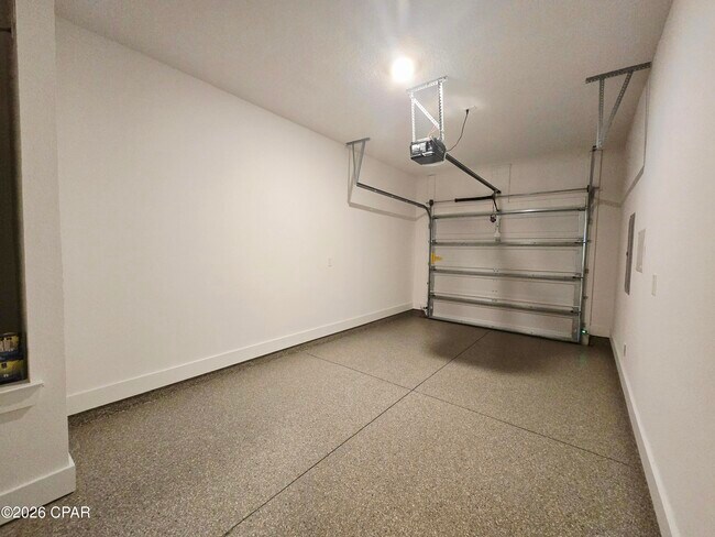 Building Photo - 396 Salt Creek Lane