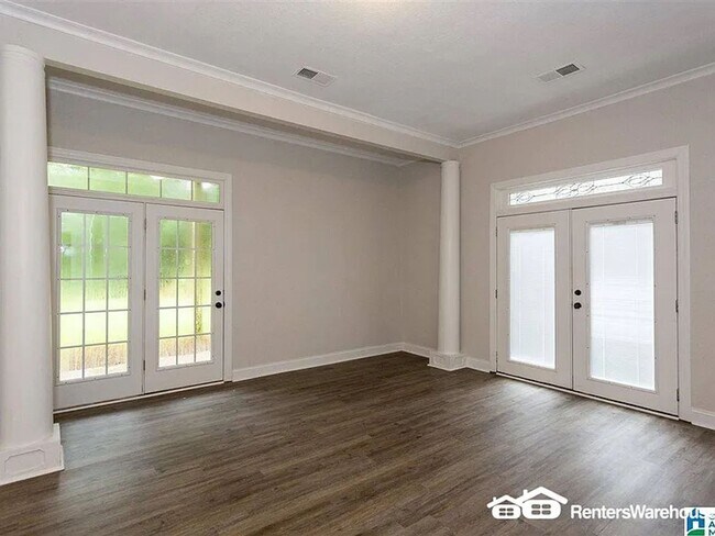 Building Photo - Remarkable 5 bedroom 6 bathroom estate loaded with charm