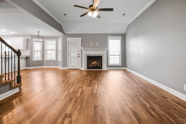 Building Photo - Pet Friendly Three Bedroom with Bonus!