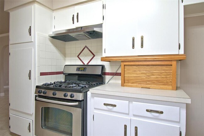 Building Photo - 11907 Oak Trail