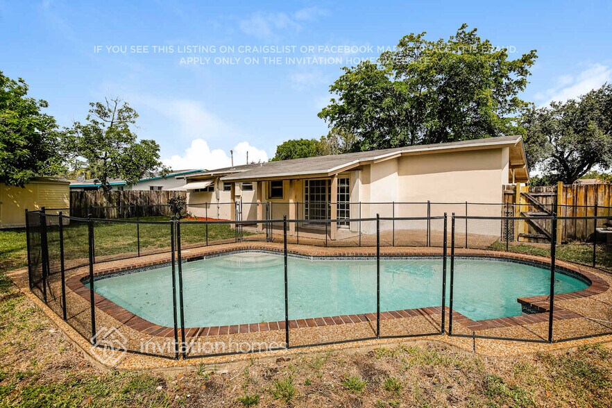 Building Photo - 1755 SW 37th Way