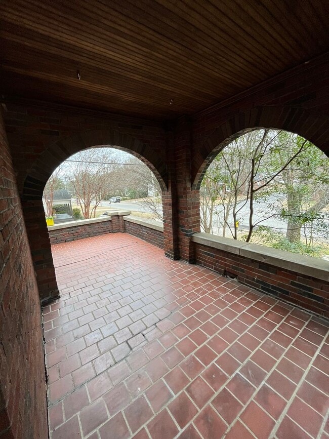 Building Photo - ENGLISH VILLAGE 21ST DUPLEX