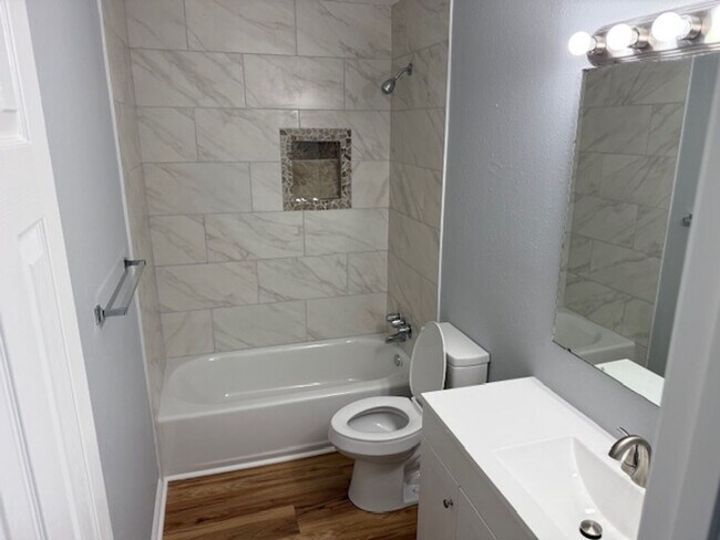 Building Photo - 2 BED 1.5 BATH CONDO COMING SOON!