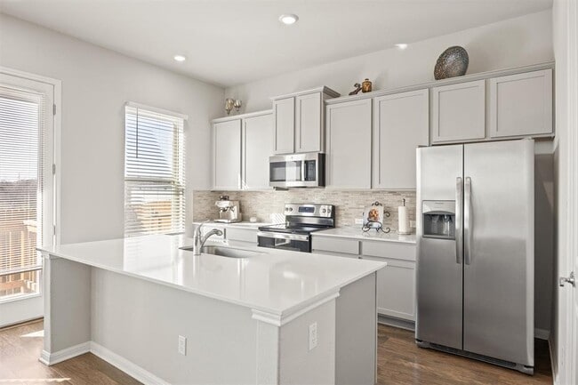 Building Photo - 1020 Vista View Dr