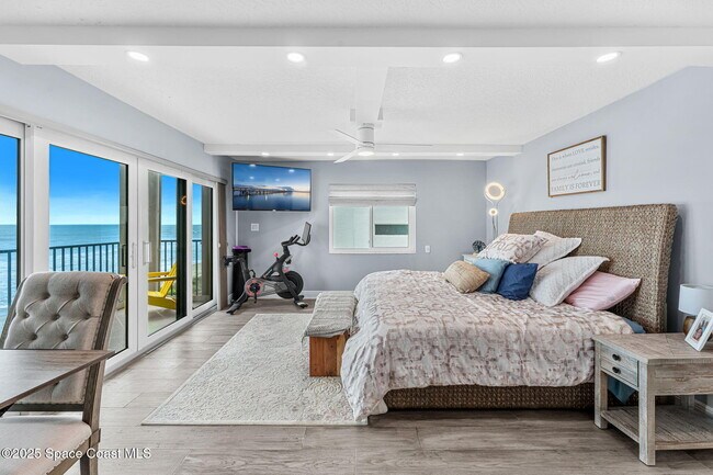 Building Photo - 995 N Hwy A1A