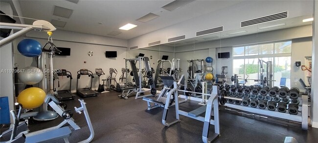 Building Photo - 6917 Collins Ave