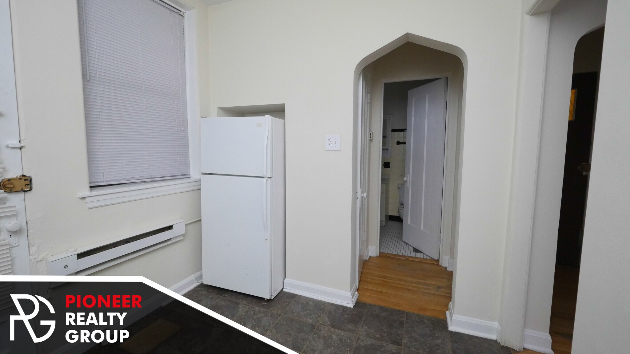 Building Photo - 4409 N Wolcott Ave