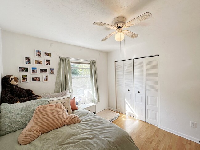 Building Photo - Oak Village - Beautiful 2 Bedroom, 1 Bathroom Townhome