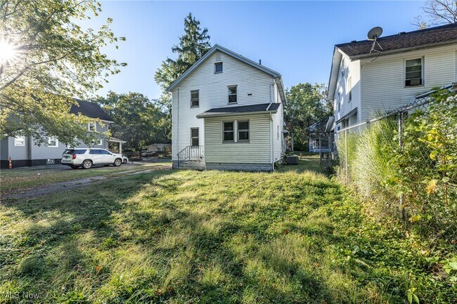 Building Photo - 849 Glenn St