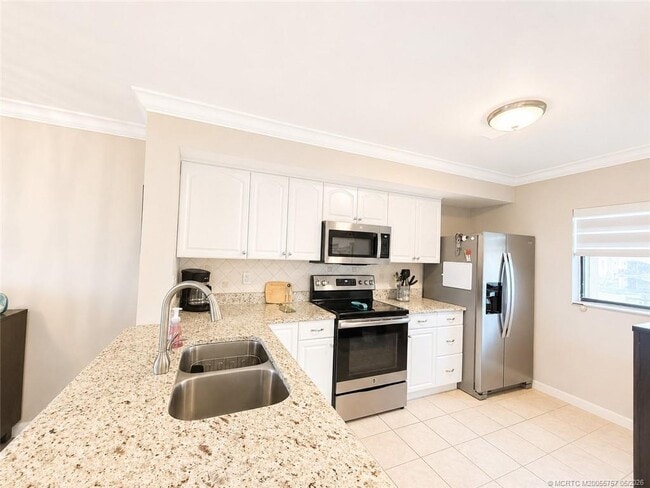 Building Photo - 7430 S Ocean Dr