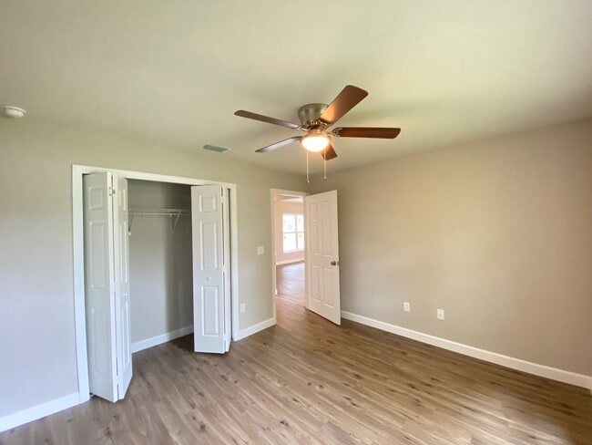 Building Photo - Will NOT be ready to show until. MID OCTOB...