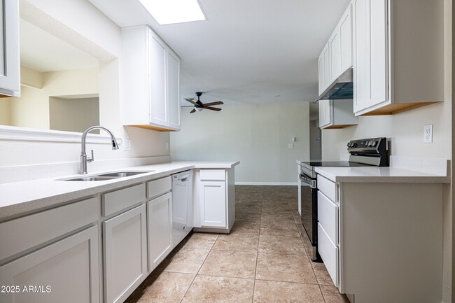 Building Photo - 10816 N 109th Ave