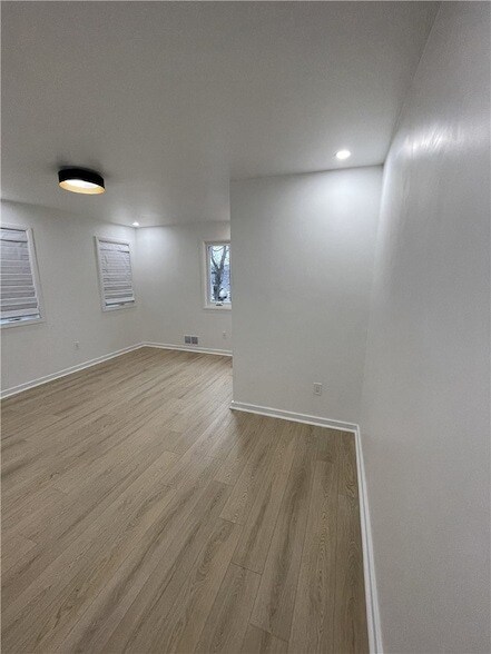 Building Photo - 107 Shoup St