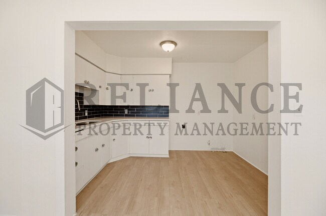Building Photo - 535 N Park Ave