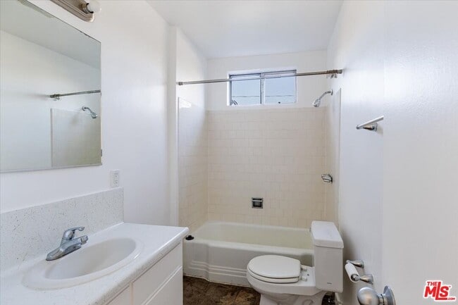 Building Photo - 3171 Silver Lake Blvd