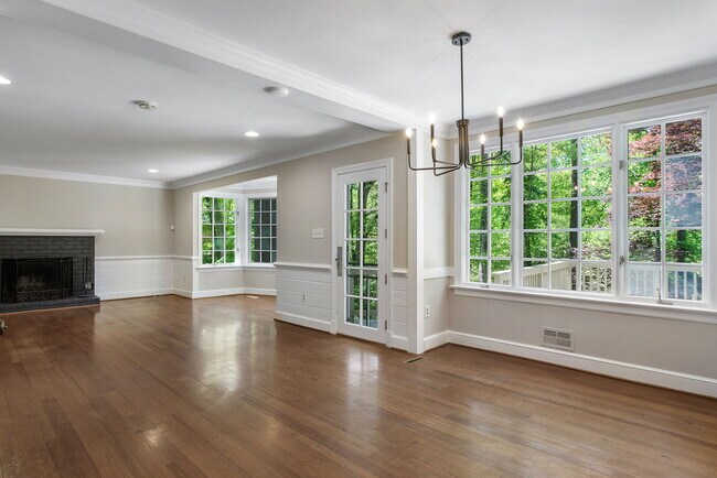 Building Photo - 9900 Kingsbridge Rd