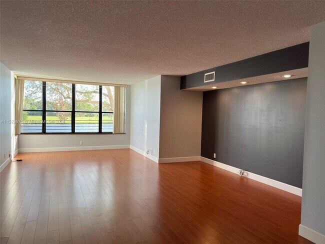 Building Photo - 2767 Carambola Cir S