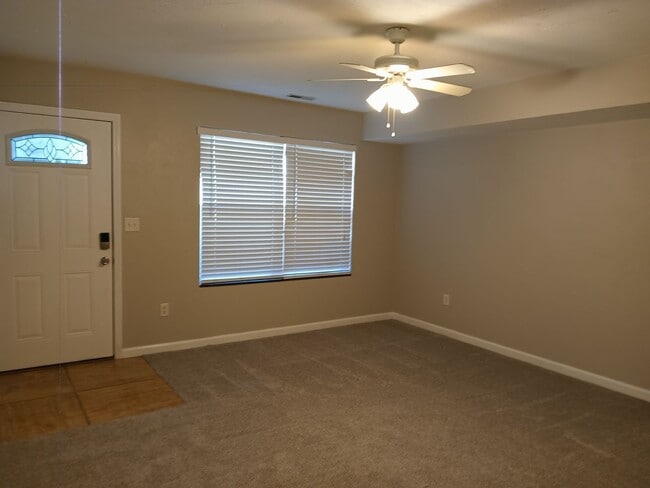 Building Photo - Available now! Beautifully Renovated 2 bed...