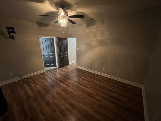 Building Photo - Must See! 2 BR 2 BA condominium located in...