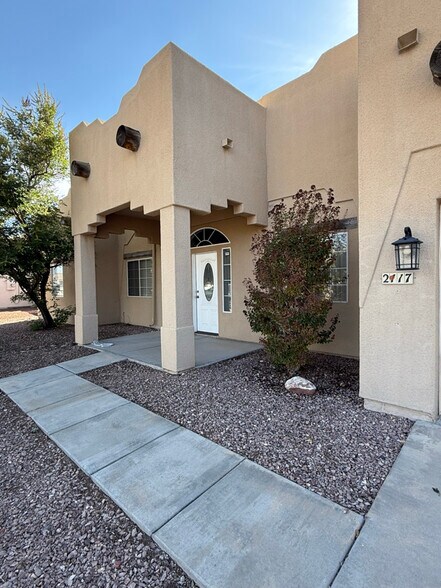 Building Photo - 2117 Buena Vista Dr