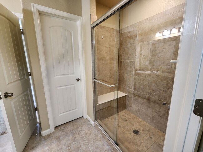 Building Photo - Quiet 2 bed 3 bath home in the 80923 area!!
