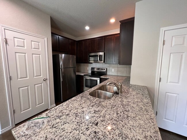 Building Photo - Best Duplex Community in Seguin