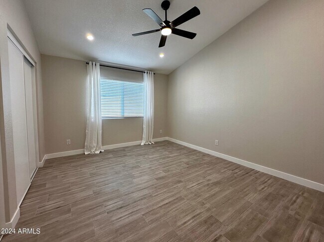 Building Photo - 3016 W Monona Dr