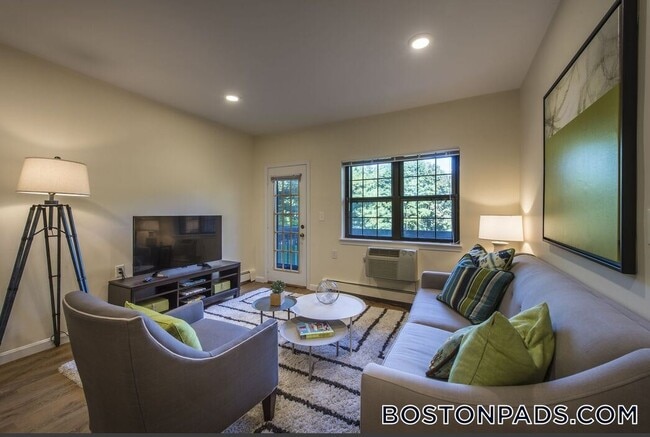 Building Photo - 757 Highland Ave