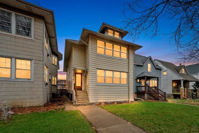 Building Photo - 4735 N Kilbourn Ave