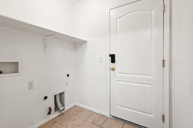 Building Photo - 6322 W Desert Laurel Ln
