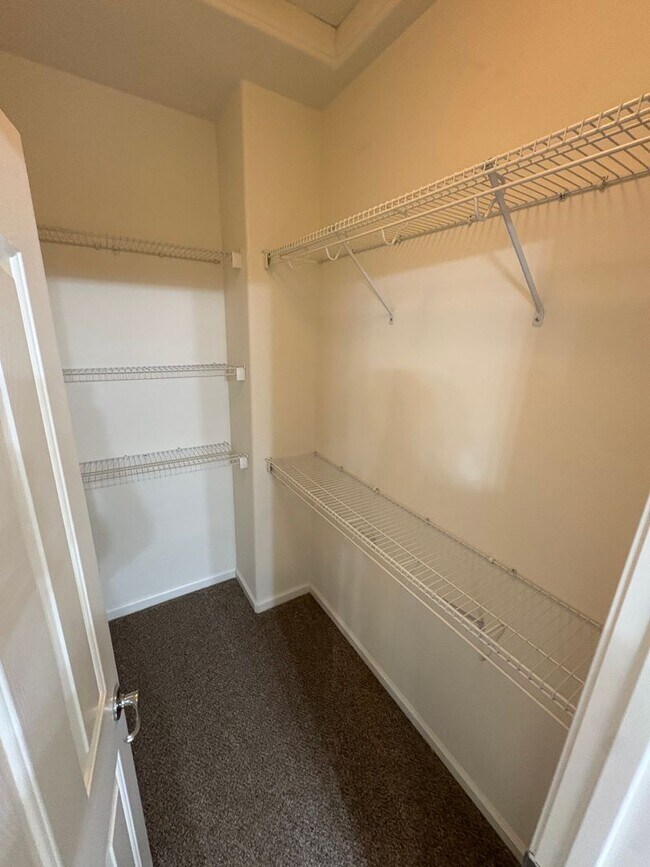 Building Photo - Gorgeous 5 Bedroom, 3.5 Bath Mountain House Home