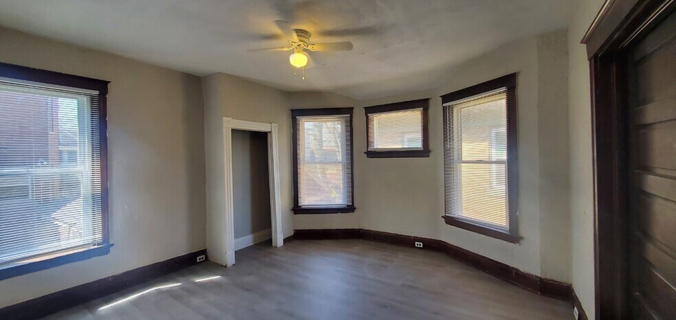 Building Photo - 1527 Dixmont Ave