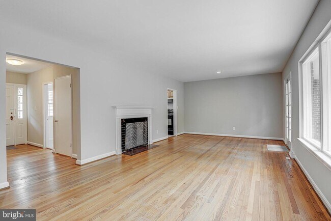 Building Photo - 5107 Bradley Blvd