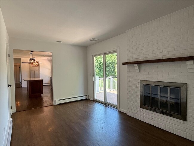 Building Photo - 3220 Delmar Dr