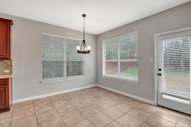 Building Photo - Stonebridge Ranch Beauty