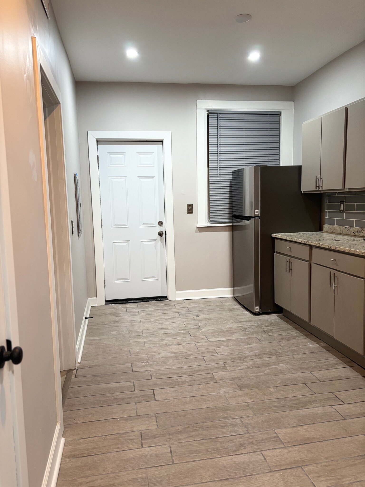 Building Photo - 6344 S Vernon Ave