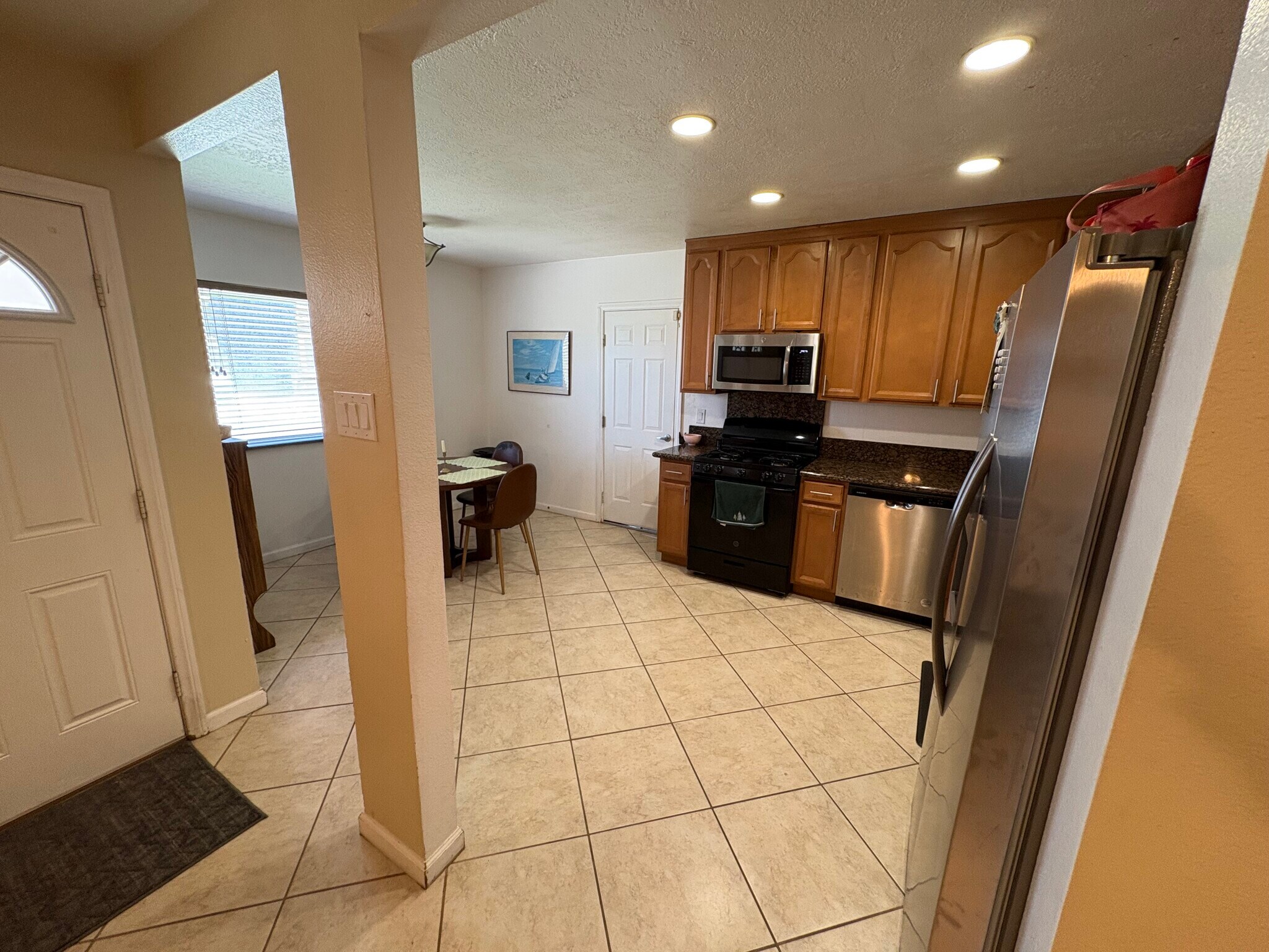 Building Photo - 586 Augusta Dr