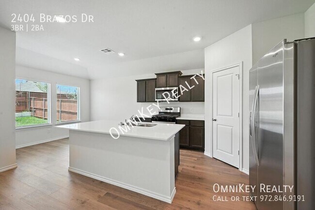 Building Photo - 2404 Brazos Dr