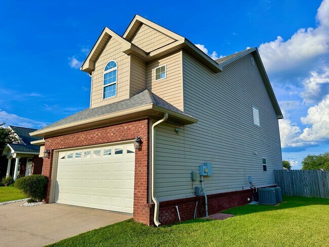 Building Photo - Available NOW -104 Planters Court