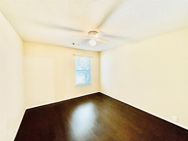 Building Photo - 17223 Shadow Ledge Dr
