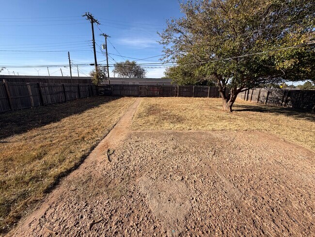 Building Photo - 5412 39th Dr