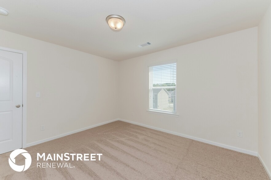 Building Photo - 2329 Bee Hive Dr