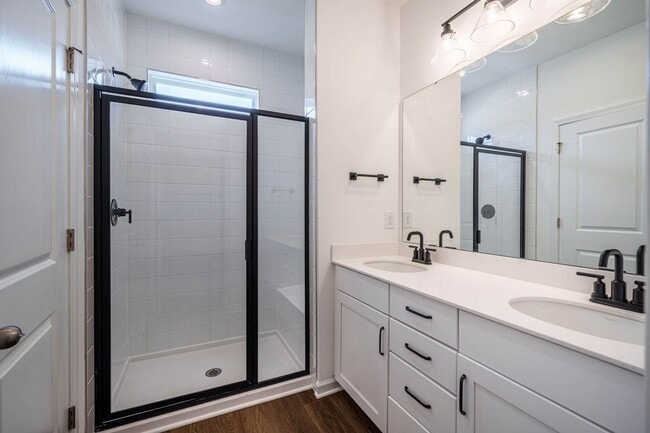 Building Photo - 838 Oak Center Dr