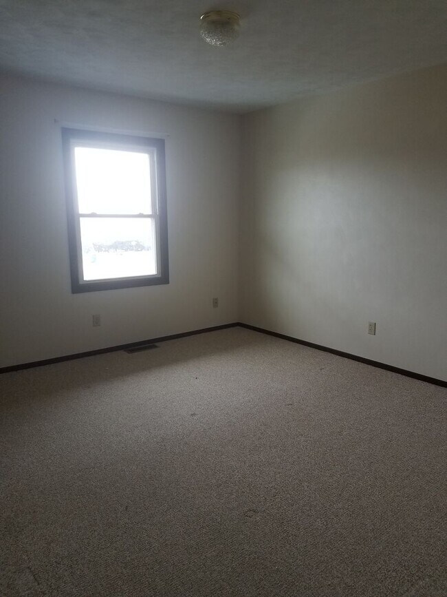 Building Photo - 4130-4136 Canterbury Dr