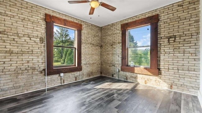 Building Photo - 610 Madola Rd