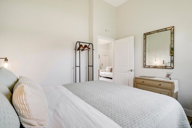 Building Photo - 10735 Lantana Rd